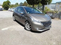 Grau Gebraucht 2013 Peugeot 208 Style Kleinwagen | 4.499 € (Guter Preis)