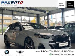 Brooklyn grau Gebraucht 2025 BMW 520 M Sport Kombi | 52.490 € (Superpreis)