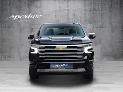 Schwarz (schwarz (black)) Gebraucht 2023 Chevrolet Silverado SUV | 88.890 €