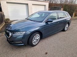 Grau Gebraucht 2021 Skoda Octavia First Edition Kombi | 20.900 € (Fairer Preis)