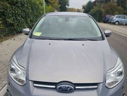 Grau Gebraucht 2014 Ford Focus Trend Limousine | 7.400 € (Fairer Preis)