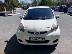 Weiß Gebraucht 2011 Toyota Aygo Kleinwagen | 3.500 € (Fairer Preis)