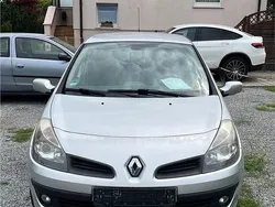 Silber Gebraucht 2006 Renault Clio II Kleinwagen | 2.650 € (Teuer)