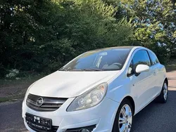 Weiß Gebraucht 2010 Opel Corsa Kleinwagen | 1.990 € (Guter Preis)