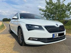 Weiß Gebraucht 2016 Skoda Superb LAURIN & KLEMENT Kombi | 21.900 € (Etwas zu teuer)