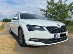 Weiß Gebraucht 2016 Skoda Superb LAURIN & KLEMENT Kombi | 21.900 € (Etwas zu teuer)