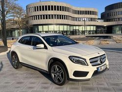 Weiß Gebraucht 2015 Mercedes GLA200 AMG line SUV | 17.499 € (Etwas zu teuer)
