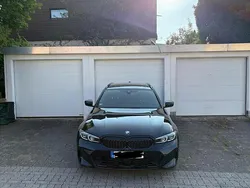 Schwarz Gebraucht 2023 BMW 320 M Sport Kombi | 36.000 € (Fairer Preis)