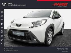 Schneeweiß Gebraucht 2022 Toyota Aygo X-play Kleinwagen | 12.895 € (Fairer Preis)