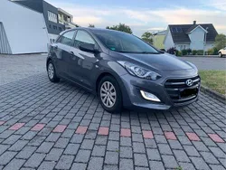 Grau Gebraucht 2015 Hyundai i30 Classic Limousine | 8.300 € (Guter Preis)