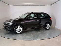 Schwarz (black magic perleffekt/schwarz) Neu 2024 Skoda Kamiq Drive SUV | 23.990 € (Superpreis)