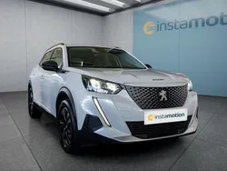 Weiß Gebraucht 2022 Peugeot e-2008 SUV | 19.499 € (Fairer Preis)