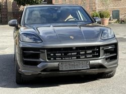 Grau Gebraucht 2024 Porsche Cayenne Coupe GTS Coupé | 139.790 €