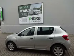 Silbermetallic Gebraucht 2016 Dacia Sandero Kleinwagen | 7.950 € (Etwas zu teuer)