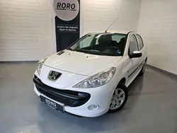 Weiß Gebraucht 2009 Peugeot 206+ Basis Kleinwagen | 2.950 € (Etwas zu teuer)