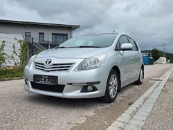 Silber Gebraucht 2011 Toyota Verso Edition Van / Kleinbus | 7.700 € (Guter Preis)