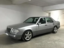 Silber Gebraucht 1993 Mercedes E220 Limousine | 18.000 €