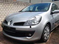 Silber Gebraucht 2007 Renault Clio II Campus Limousine | 1.500 € (Fairer Preis)