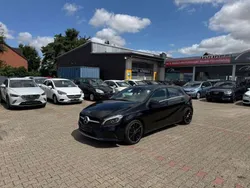 Kosmosschwarz metalliclack Gebraucht 2017 Mercedes A200 Urban Limousine | 17.990 € (Fairer Preis)