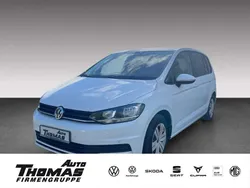 Pure white Gebraucht 2019 VW Touran Trendline Van / Kleinbus | 10.700 € (Guter Preis)