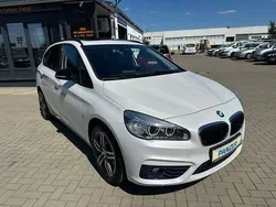 Weiß Gebraucht 2016 BMW 218 Active Tourer Sport Line Van / Kleinbus | 14.490 € (Fairer Preis)