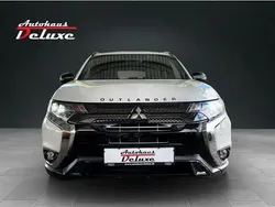 Weiß Gebraucht 2020 Mitsubishi Outlander Plus SUV | 22.900 € (Fairer Preis)