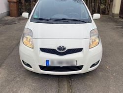 Weiß Gebraucht 2011 Toyota Yaris Cool Kleinwagen | 3.200 € (Guter Preis)