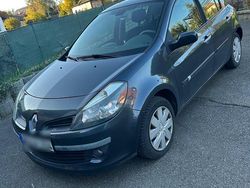 Grau Gebraucht 2006 Renault Clio II Kleinwagen | 1.250 € (Fairer Preis)