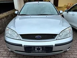 Silber Gebraucht 2002 Ford Mondeo Limousine | 1.300 €