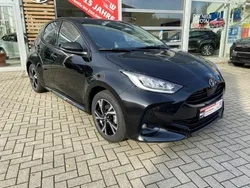 Schwarz Gebraucht 2024 Toyota Yaris Hybrid Team Limousine | 23.500 € (Fairer Preis)