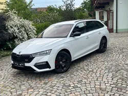 Moonweiß metallic Gebraucht 2024 Skoda Octavia RS Kombi | 34.980 € (Fairer Preis)