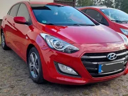 Rot Gebraucht 2015 Hyundai i30 Limousine | 8.800 € (Fairer Preis)