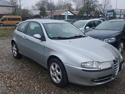 Silber Gebraucht 2001 Alfa Romeo 147 Kleinwagen | 350 € (Fairer Preis)