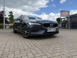 Blau Gebraucht 2020 Volvo V60 Momentum Kombi | 16.800 € (Guter Preis)