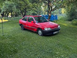 Rot Gebraucht 1992 Ford Escort Kleinwagen | 2.000 €