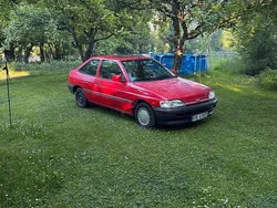 Rot Gebraucht 1992 Ford Escort Kleinwagen | 2.000 €