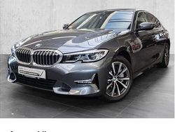Grau Gebraucht 2022 BMW 330 Luxury Line Limousine | 34.470 € (Fairer Preis)