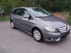 Grau Gebraucht 2012 Mercedes B200 Van / Kleinbus | 7.190 € (Guter Preis)