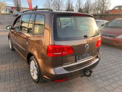 Braun Gebraucht 2011 VW Touran Trendline Van / Kleinbus | 9.000 € (Teuer)