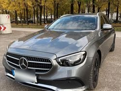 Grau Gebraucht 2021 Mercedes E220 Avantgarde Kombi | 29.899 € (Guter Preis)
