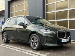 Grün Gebraucht 2024 BMW 218 Sport Line Van / Kleinbus | 30.900 € (Fairer Preis)