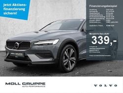Grau Gebraucht 2023 Volvo V60 CC Plus Kombi | 33.980 € (Guter Preis)