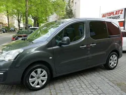 Grau Gebraucht 2016 Citroën Berlingo SELECTION Van / Kleinbus | 11.950 € (Teuer)