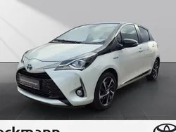Weiß Gebraucht 2020 Toyota Yaris Hybrid Style Limousine | 17.790 € (Fairer Preis)
