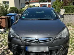 Grau Gebraucht 2011 Opel Astra GTC Limousine | 6.000 € (Teuer)