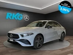 Grau Gebraucht 2025 Mercedes A250 AMG Limousine | 44.120 €