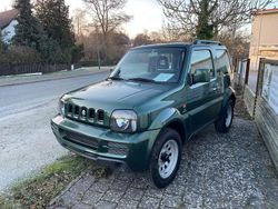 Grün Gebraucht 2010 Suzuki Jimny SUV | 8.900 € (Fairer Preis)