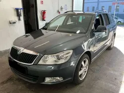 Grau Gebraucht 2011 Skoda Octavia Family Kombi | 8.990 € (Teuer)
