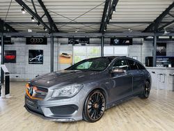 Grau Gebraucht 2016 Mercedes CLA45 AMG Shooting Brake AMG Kombi | 32.990 € (Teuer)