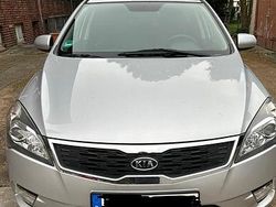 Silber Gebraucht 2010 Kia Ceed Kleinwagen | 5.199 € (Teuer)
